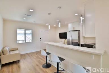 Main picture of 1426 W 27th St