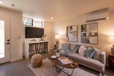 Main picture of 2664 L St