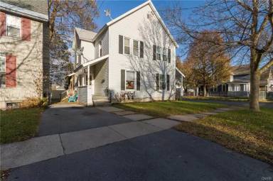 Main picture of 446 S Pleasant St