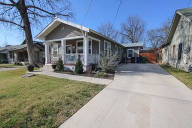 Main picture of 711 W Lullwood Ave