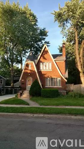 Main picture of 523 S Pleasant St