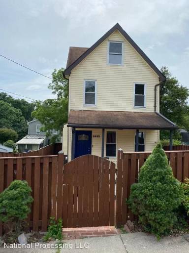 Main picture of 2852 Belair Pl NE