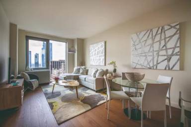 Main picture of 102 W 31st St