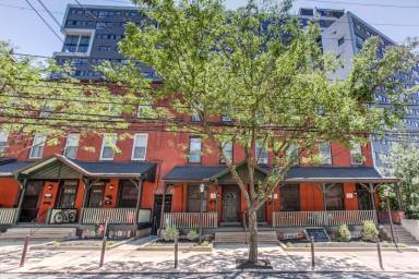Main picture of 3922 Sansom St