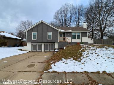 Main picture of 100 SE Winburn Trl