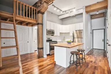 Main picture of 51 W Blenkner St