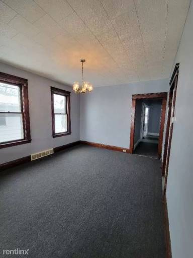 Main picture of 110 Trowbridge St