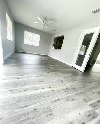Main picture of 2049 Gloria Cir NE