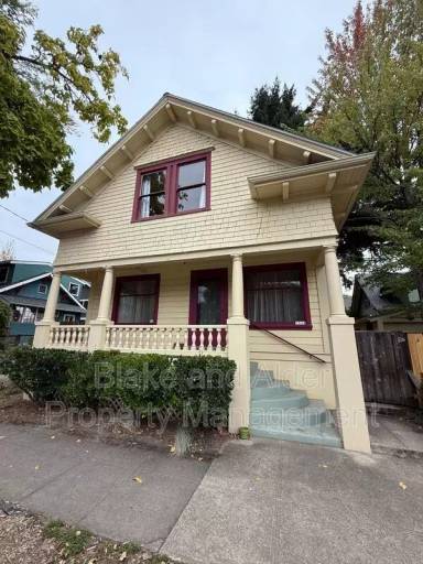 Main picture of 7824 SE 11th Ave