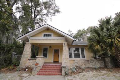 Main picture of 834 E University Ave