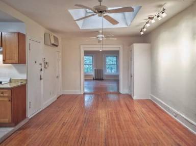Main picture of 218 E 12th St