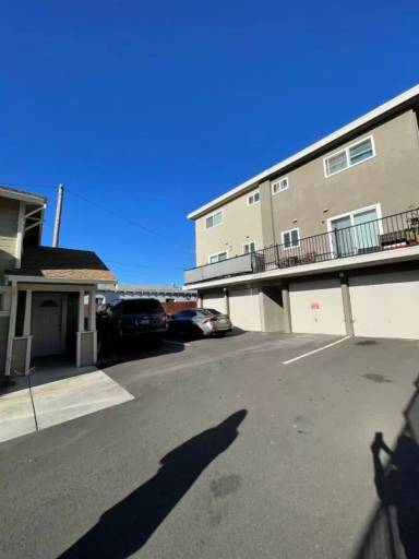 Main picture of 2076 Regent Way