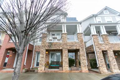 Main picture of 217 16th St NW