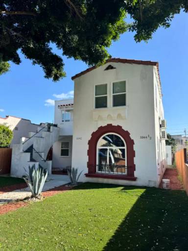 Main picture of 1042 W 84th Pl