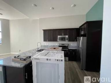 Main picture of 2905 Franklin Blvd