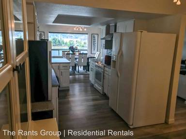 Main picture of 900 East Bay Dr NE