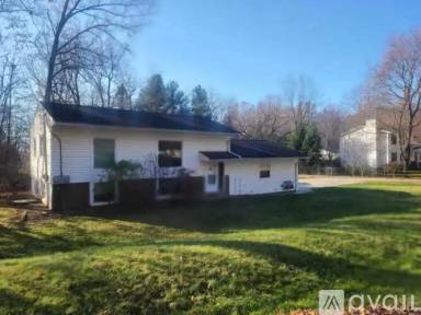 Main picture of 1484 McTaggart Rd