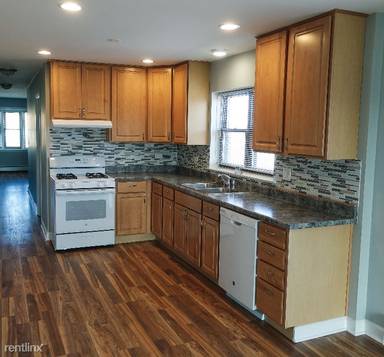 Main picture of 7639 W Addison St