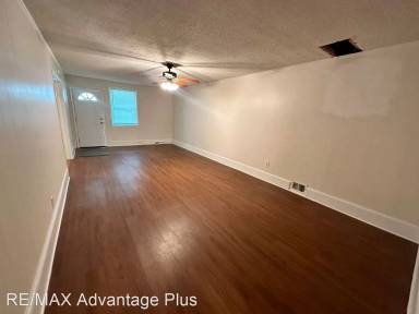 Main picture of 417 Putney St