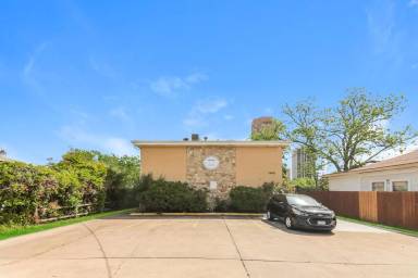 Main picture of 1400 N Austin St