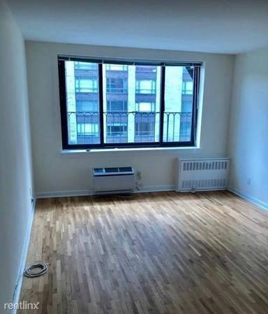 Main picture of 1661 York Ave