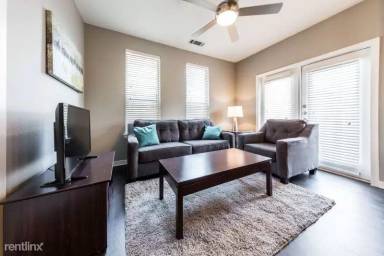 Main picture of 2502 Thomas Ave