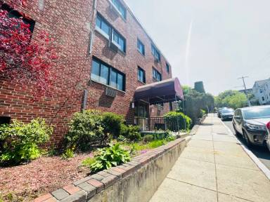 Main picture of 16 Everett Ave