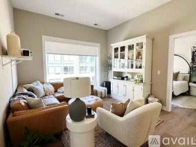 Main picture of 3217 N Clark St