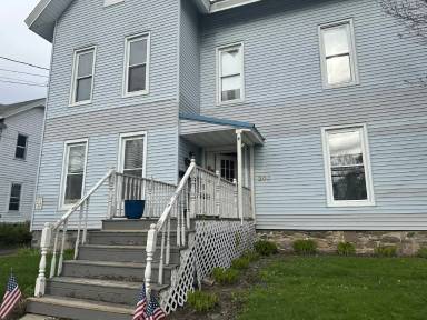 Main picture of 200 Bleecker St