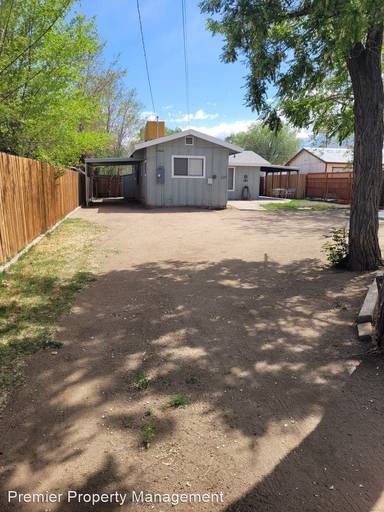 Main picture of 220 Center St