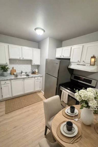 Main picture of 5630 Pardee Ave