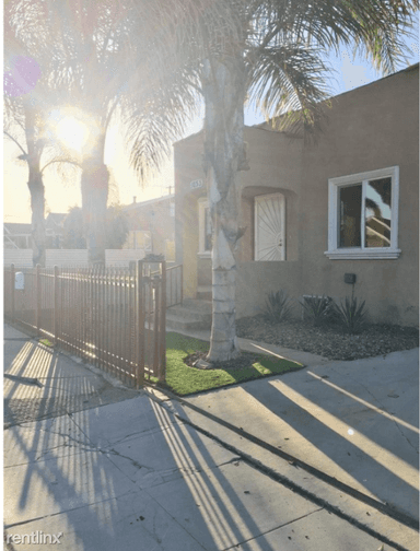 Main picture of 1033 W 65th Pl