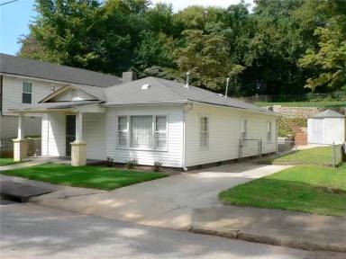 Main picture of 82 Brown Ave SE