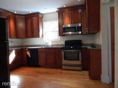 Main picture of 32 Hawthorne St
