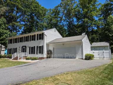 Main picture of 205 Burlington Dr