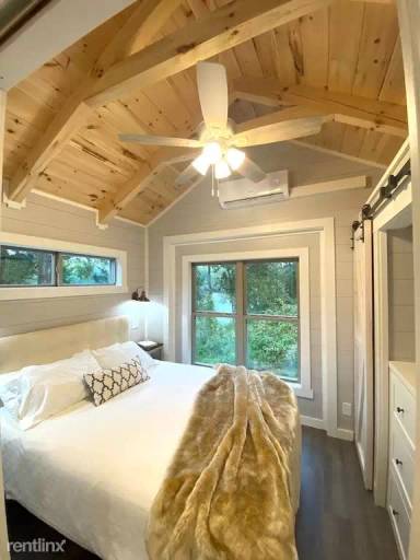 Main picture of 210 River Home Ln