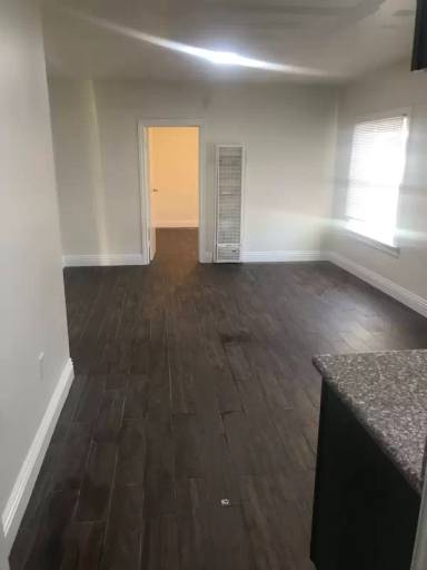 Main picture of 832 E 20th St