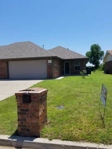 Main picture of 7614 NW 113th Pl