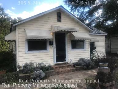 Main picture of 305 Moore St