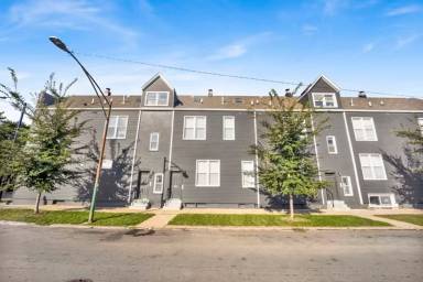 Main picture of 3300 W Pershing Rd