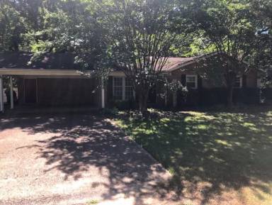 Main picture of 2062 Elvis Presley Dr