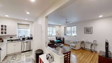 Main picture of 1824 Beacon St