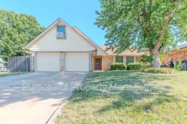 Main picture of 3145 SW 96th St