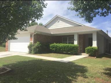 Main picture of 1900 E View Dr
