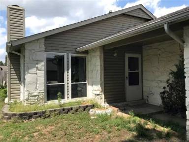Main picture of 4400 W Quincy St