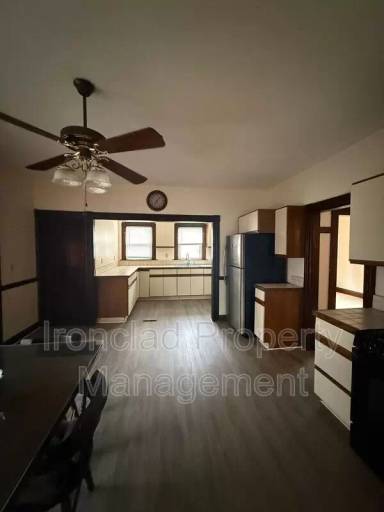 Main picture of 27 Madison St