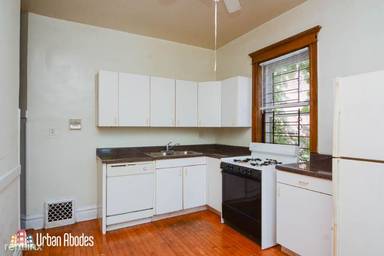 Main picture of 1615 W Waveland Ave