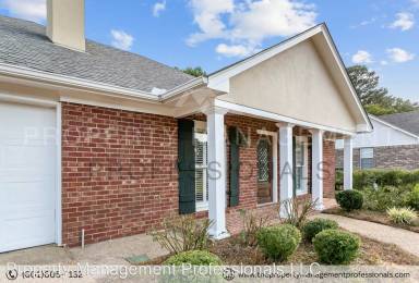 Main picture of 309 S Place Dr