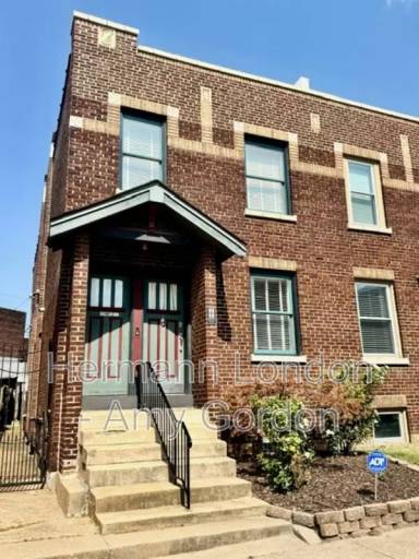 Main picture of 2145 Victor St