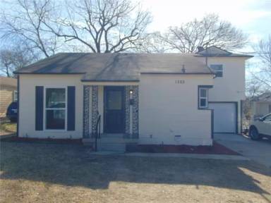 Main picture of 1322 E Kiest Blvd